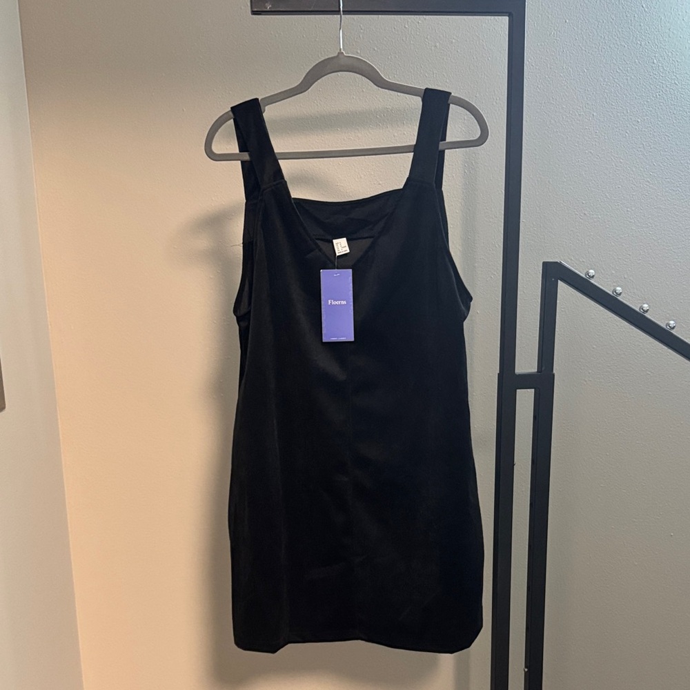 Black Sleeveless Women's Top